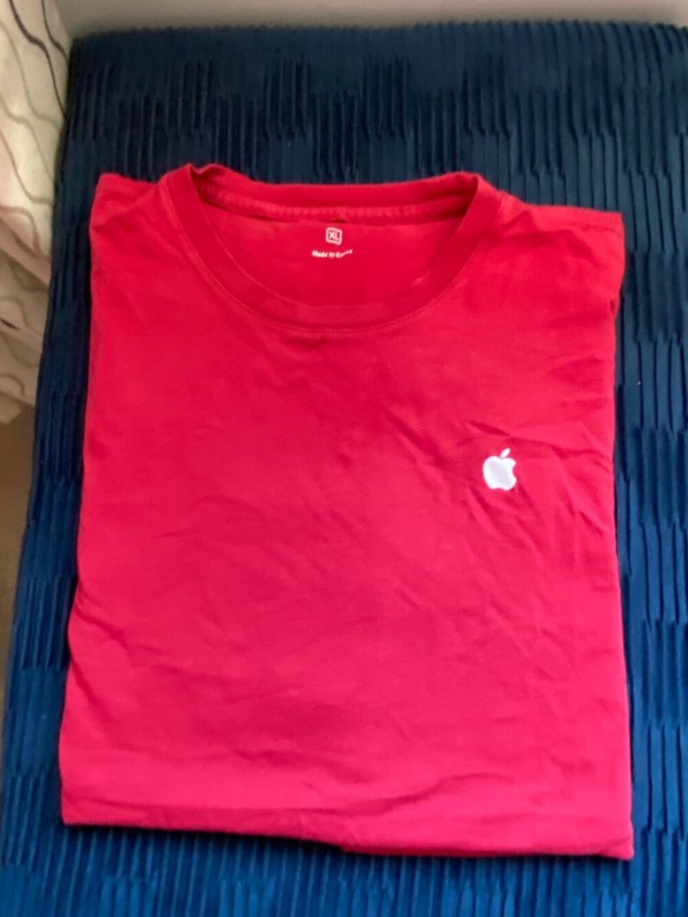 Red employee Apple Logo T-Shirt XL Cotton Crewneck Tee